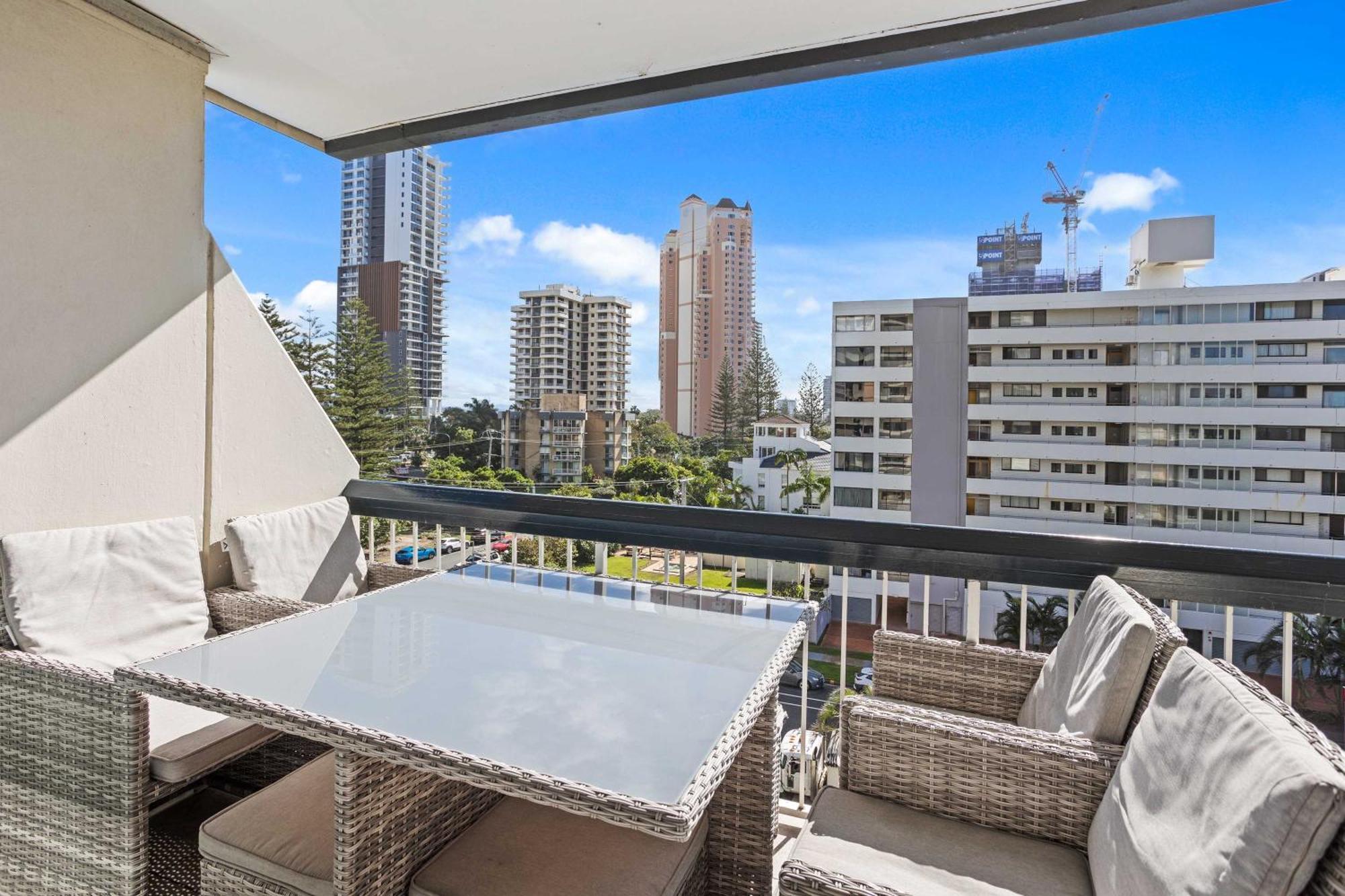 Hi Ho Beach Apartments On Broadbeach Gold Coast Exterior foto